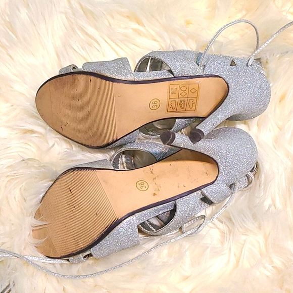 Kate & Mel Heels - Picture 3 of 3